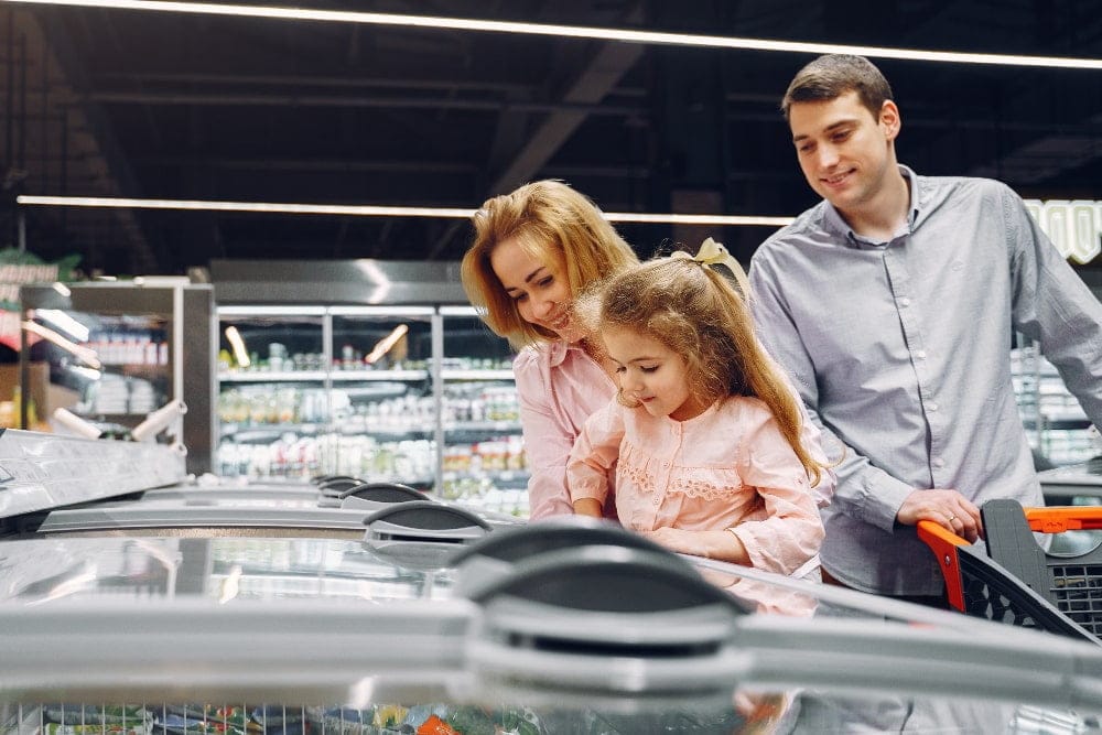 family-buys-groceries-supermarket-min